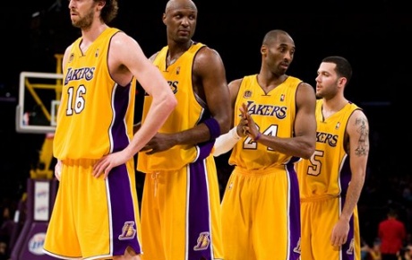 Lakers Howarda çarptı