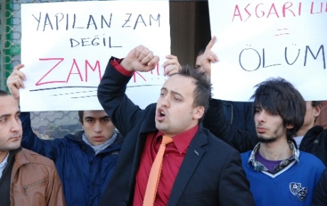 CHPli gençlerden asgari ücret protestosu