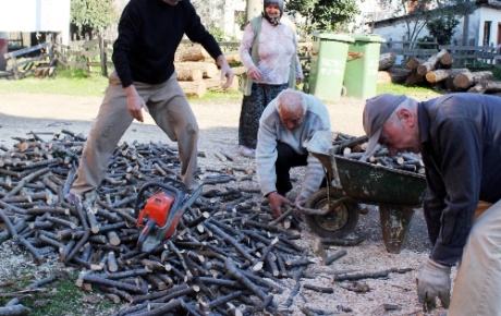 Karadenizin fındık odunu evleri ısıtıyor