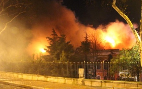 Galatasaray Üniversitesi kül oldu