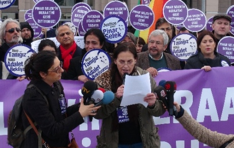 Adliye önünde Pınar Selek eylemi