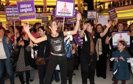 Bursalı kadınlar da, dansla protesto etti