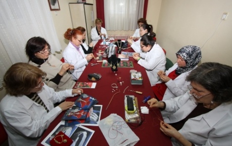 İzmirli kadınlar Osmanlı takılarını öğreniyor