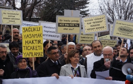 Sağlık çalışanlarından Meclis önünde protesto