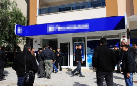 İzmirde silahlı banka soygunu