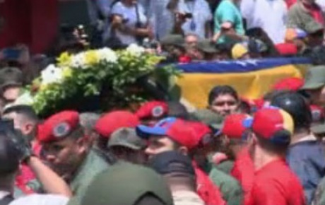 Chavezin naaşı ziyarete açıldı