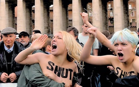 3 FEMEN üyesine hapis