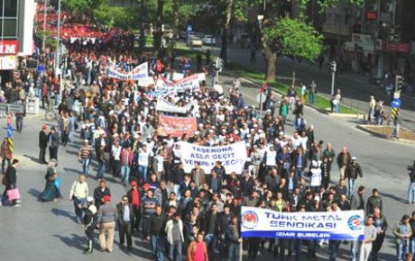 İzmirde işçiler taşerona karşı yürüdü