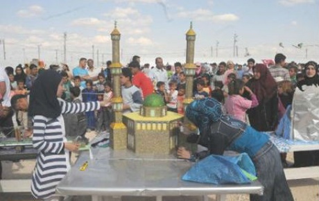 Çadır kentte 23 Nisan kutlaması