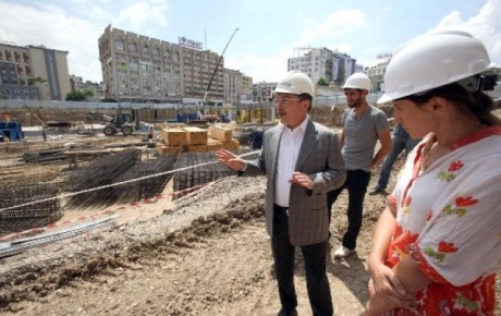 Adana Şehir Meydanı inşaatı sürüyor