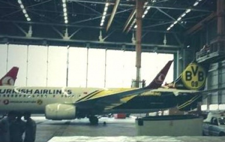 THY Uçağı Borussia Dortmund renklerine boyandı