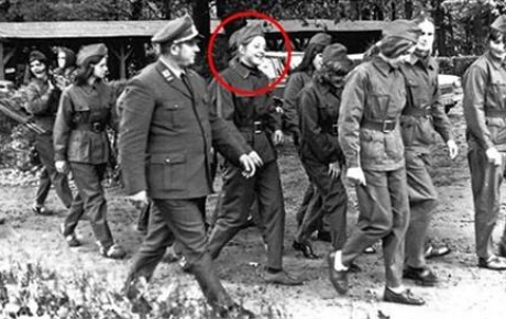 Merkelin askerlik fotoğrafı ortaya çıktı